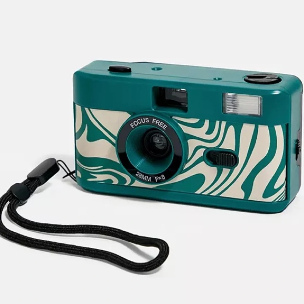 Retro UO 35mm Flash Camera